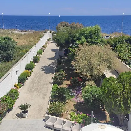 Seagull Floor 1 - Sea View & Airport דירה