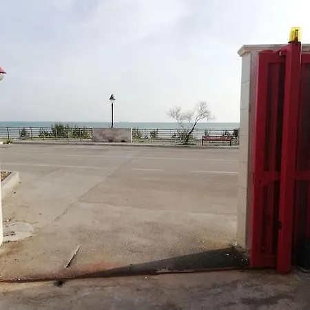 Seagull Floor 1 - Sea View & Airport דירה בארי